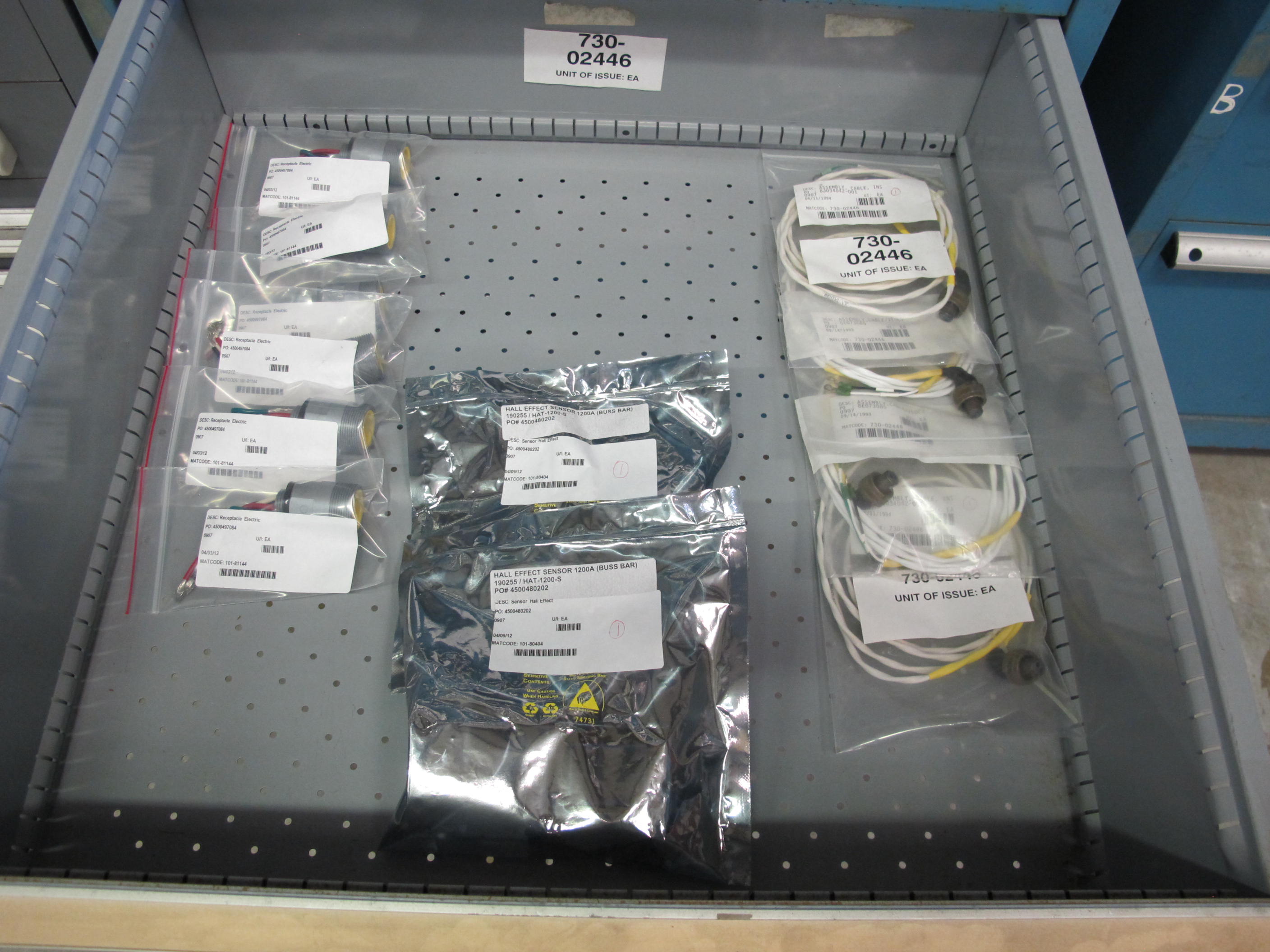 LISTA HEAVY DUTY 10-DRAWER PARTS CABINET W/ CONTENTS (W-44) LOADING & HANDLING FEE $25-